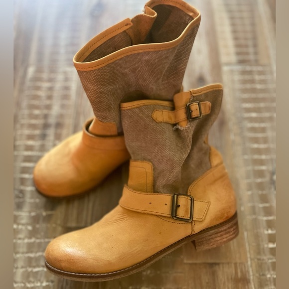 Anthropologie Shoes - Anthropologie Lockeed tan burnished ankle boots booties. Made in Italy size 37